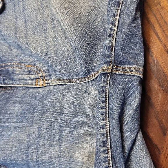 GAP Cropped Blue Jeans - Picture 7 of 9